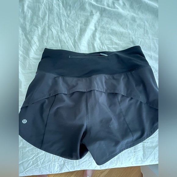 Lululemon Workout Shorts - Black Size 6 - Picture 3 of 5
